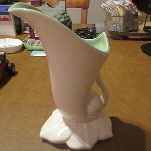 Red Wing Cornucopia Vase 1356 Matte Off White Interior Chartreuse Green 7.5" Vtg